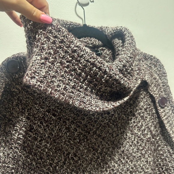 INC one size burgundy poncho turtle neck styled, button shoulder accents, fringe - Picture 5 of 7